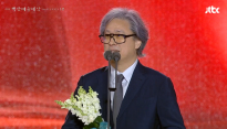 “못난 선조 뽑지 말자”… 박찬욱, 백상 수상소감으로 대선 정조준