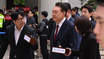 윤석열, 탈당 후 첫 포토라인… 질문엔 끝내 침묵