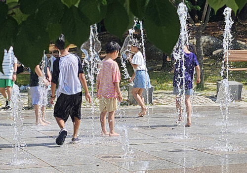 올여름 첫 폭염특보, 중부지방 늦은 오후부터 비