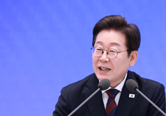 이재명 대통령, 취임 한달 기자회견 “이번 대출규제는 맛보기…부동산 투기 흐름 바꿔야”