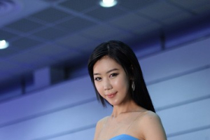 차분하고 지적인 미소의 신인레이싱모델 김민솔