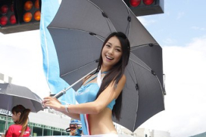화사한 미소의 레이싱모델 '주다하'