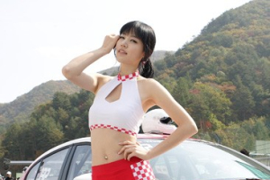 이기적인 S라인의 레이싱모델 '홍지연'