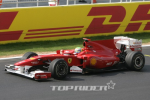 [동영상] 페라리팀의 알론소, F1 우승컵을 거머쥐다!
