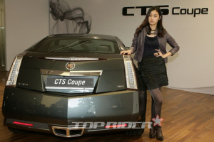 우월한 뒷태를 뽐내는 '캐딜락 CTS 쿠페'