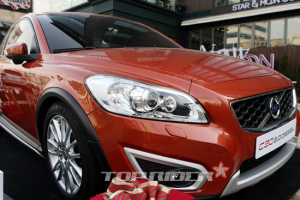 다이나믹한 전면 디자인의 'New Volvo C30 D4'
