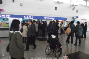 KTX 탈선 사고 현장 가보니…승객들 ‘마른 하늘에 날벼락’