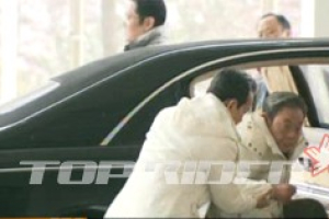 이건희 새 애마 ‘마이바흐 오픈카’ 얼마기에?