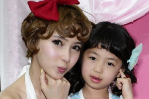 [사진영상기자재전 포토] 꼬마숙녀와 예쁘고 깜직하게, 레이싱모델 장정은