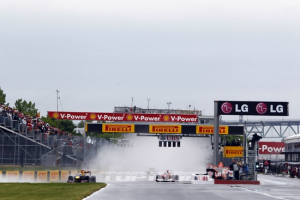 F1 진행요원의 '아찔한몸개그'…