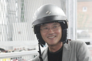 F1 경기장 찾은 유인촌 전장관 “닛산 GT-R 짜릿하고 멋져