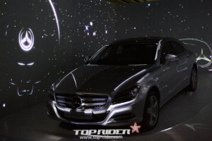 [포토] 화려한 영상 오프닝, 벤츠 ‘CLS 350’