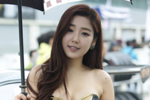 [포토] 애틋한 눈빛이 매력적인 레이싱모델 조상히