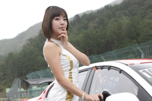 [포토] 밝고 명랑한 미소, 레이싱모델 육지혜