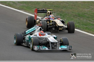 [포토] F1 슈마허의 굴욕…'윙' 부서지고 '타이어 펑크'까지