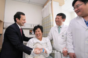 한국GM, 소외이웃 위해 간병비 지원 나섰다