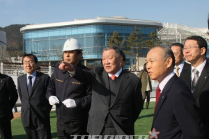 정몽구 회장, 여수엑스포 건설 현장 방문