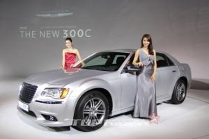 크라이슬러, 2012년형 300C 가솔린·디젤 동시 출시