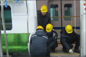 지하철 1호선 탈선…영하 17˚ 한파 속 최악의 출근길