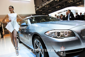 [포토] BMW의 레이싱모델, 세련된 의상에 눈길