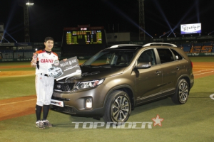기아차, 프로야구 올스타전 MVP 황재균에 ‘뉴 쏘렌토R’