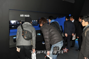 [도쿄오토살롱] AR(증강현실) HUD…“앞유리에 내비게이션 화면이 그대로”