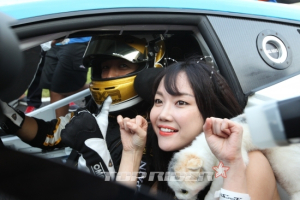 [포토] 낸시랭, 호피무늬 레깅스입고 람보르기니 구경
