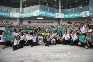 메르세데스 AMG 페트로나스 F1 팀, 2014 F1 말레이시아 1,2위 석권