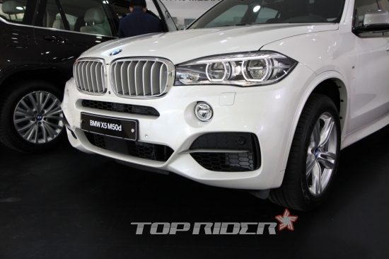 SUV 탈을 쓴 강력한 스포츠카 BMW X5 M50d