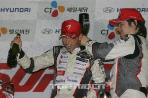 CJ 레이싱팀 김의수 1위, 황진우 3위 더블 포디엄