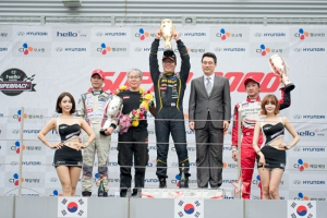 아트라스BX레이싱팀 김중군, 폴투피니시로 우승