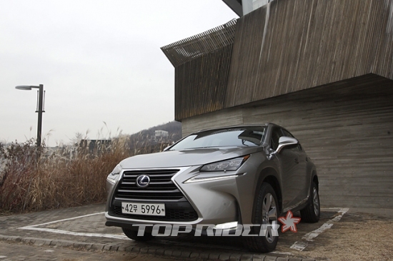 [포토] 볼륨감 있는 몸매, 라인이 아름다운 렉서스 NX300h