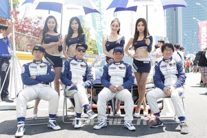 우리가 바로 명문 쏠라이트 인디고 레이싱팀 4인방, 레이싱모델 4인방
