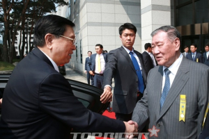 정몽구 회장, 중국 장더장 전인대 상무위원장 면담