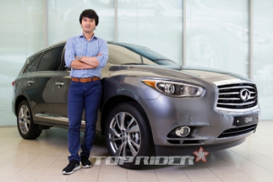 인피니티, 박찬호에게 7인승 QX60 전달