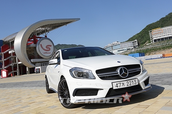 [포토] 서킷에서 질주 본능 발휘한 벤츠 A45 AMG 4MATIC