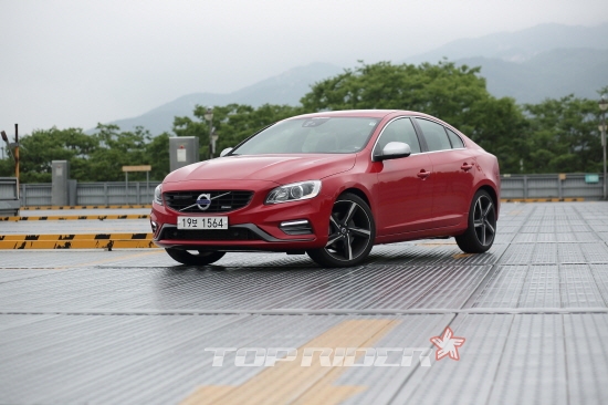 [시승기] 타면 내리기 싫은 편안한 고성능 볼보 S60 T6