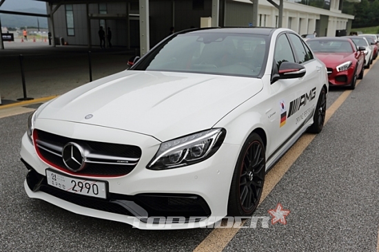 파워풀한 하이엔드카, 모터스포츠의 감성이 어울어진 '더 뉴 메르세데스-AMG C 63'