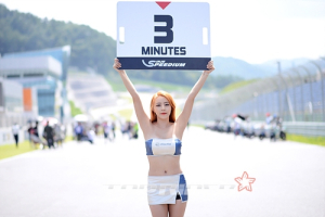 [포토]거침없이 사로잡는 레이싱 모델 김아빈