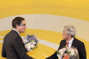 르노삼성 출입기자단, 프로보 사장에게 감사패 증정