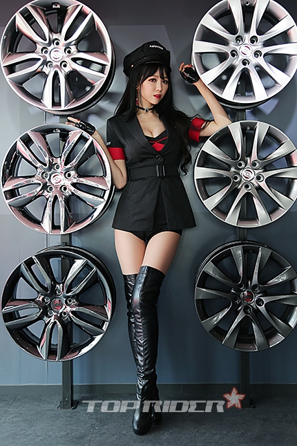 레이싱모델 이은혜, 섹시 여경찰 독특한 코스프레