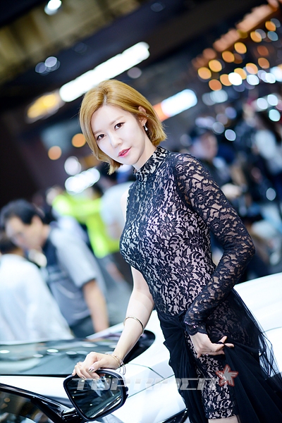 레이싱 모델 하시영, 아찔한 몸매로 시선 강탈