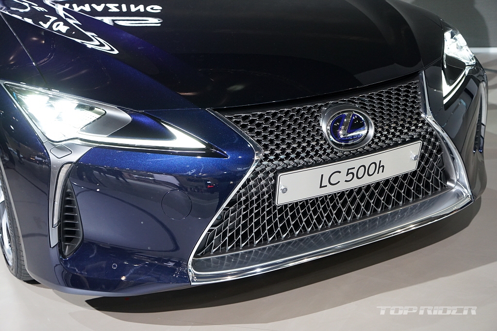 모터쇼에서 살펴 본 실물 깡패, 렉서스 LC500h