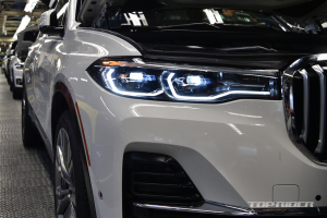 티저로 공개된 BMW X7, 레인지로버·GLS와 경쟁