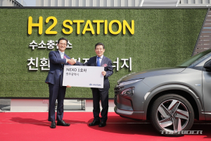 현대차, 광주시와 창원시에 '넥쏘 1호차' 전달