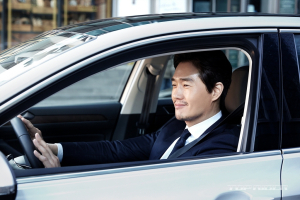 폭스바겐, 파사트 GT 모델에 '배우 유지태' 선정