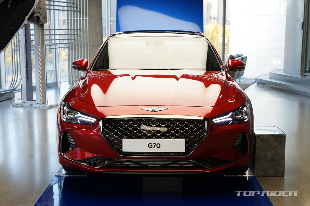 직접 살펴본 '제네시스 G70 2019년형', 바뀐 점은?