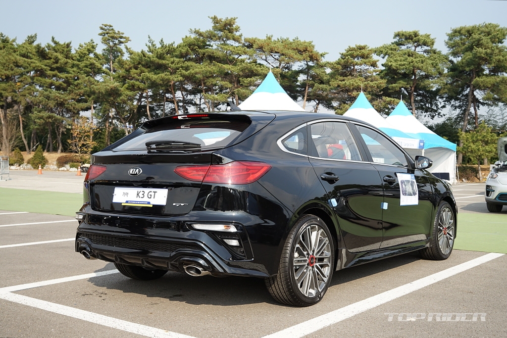 이것이 'K3 GT'다, 실차로 처음 공개된 패스트백