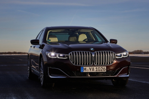 7시리즈 부분변경의 핵심, PHEV 모델 745e