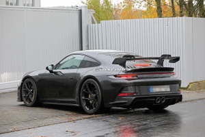 포르쉐 신형 911 GT3 포착, 매력적인 후면부